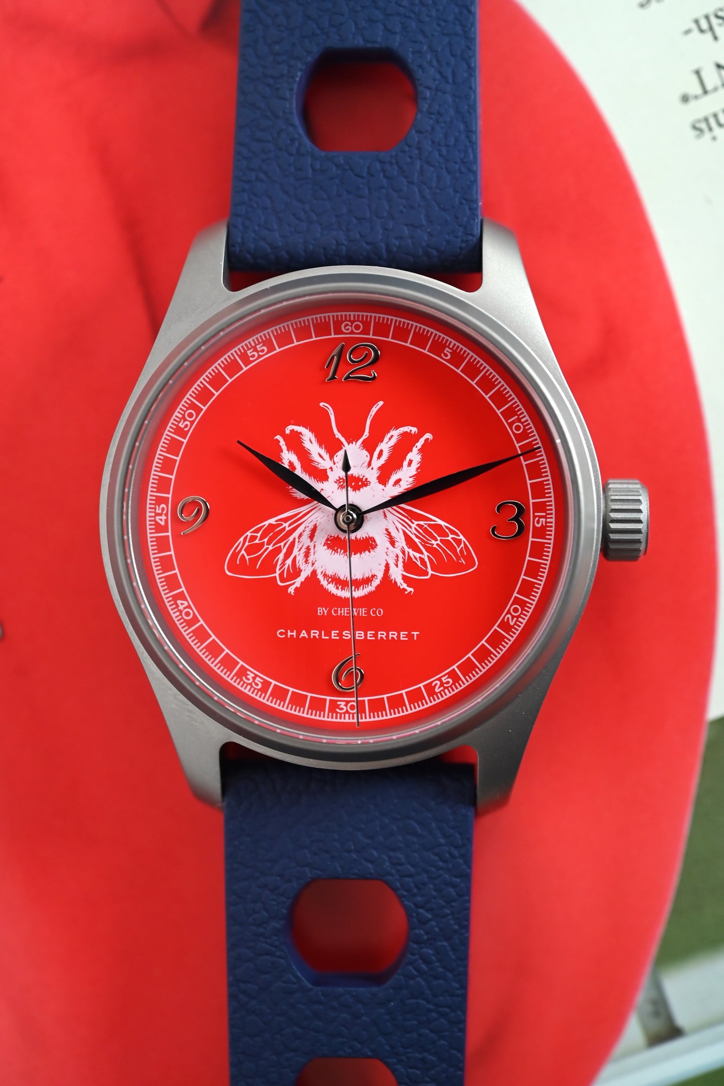 RED BUMBLEBEE - Chewie_Co